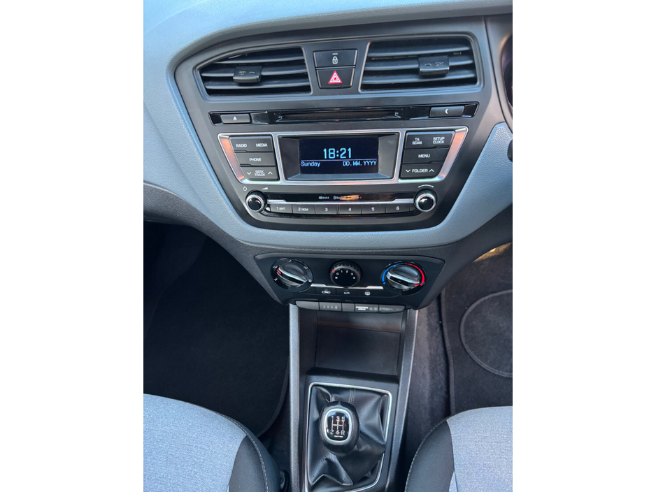 2016 Hyundai i20 - image 17