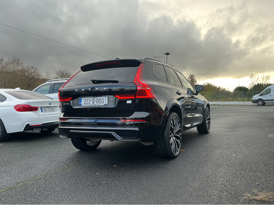 2022 Volvo XC60 - image 11