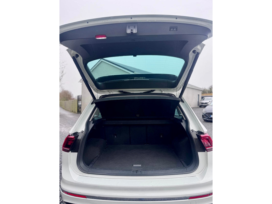 2018 Volkswagen Tiguan - image 8