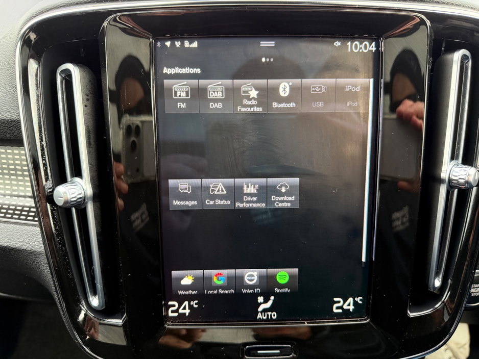 2022 Volvo XC40 - image 21