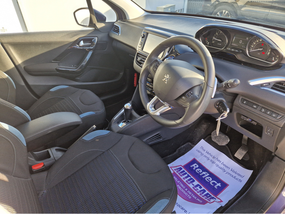 2015 Peugeot 208 - image 13