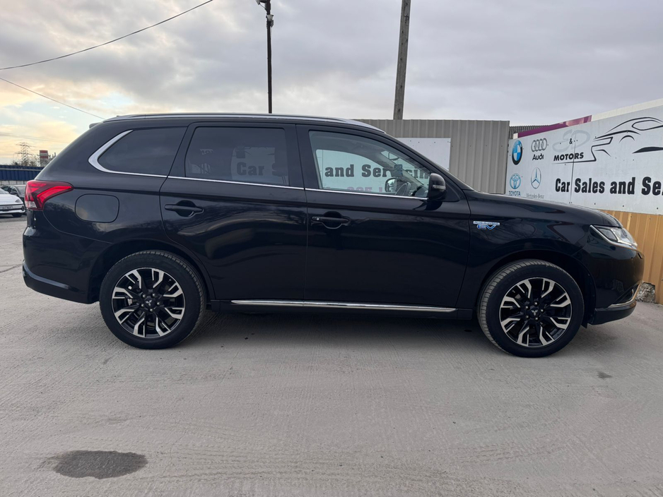 2016 Mitsubishi Outlander - image 4