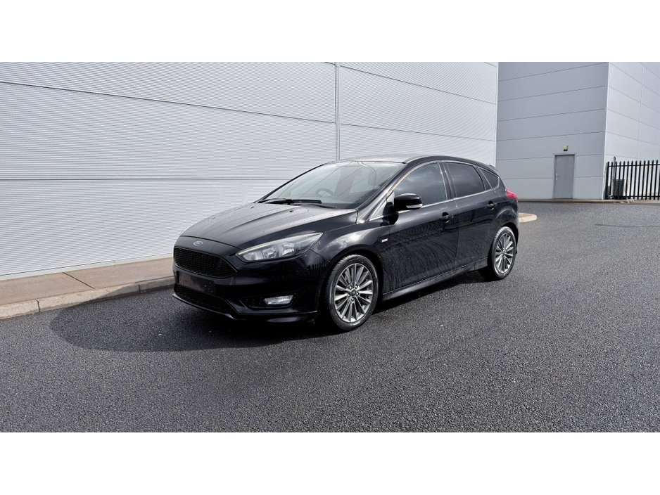 2017 Ford Focus - image 6