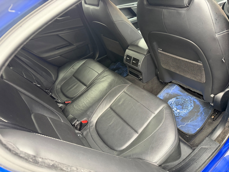 2017 Jaguar XE - image 10