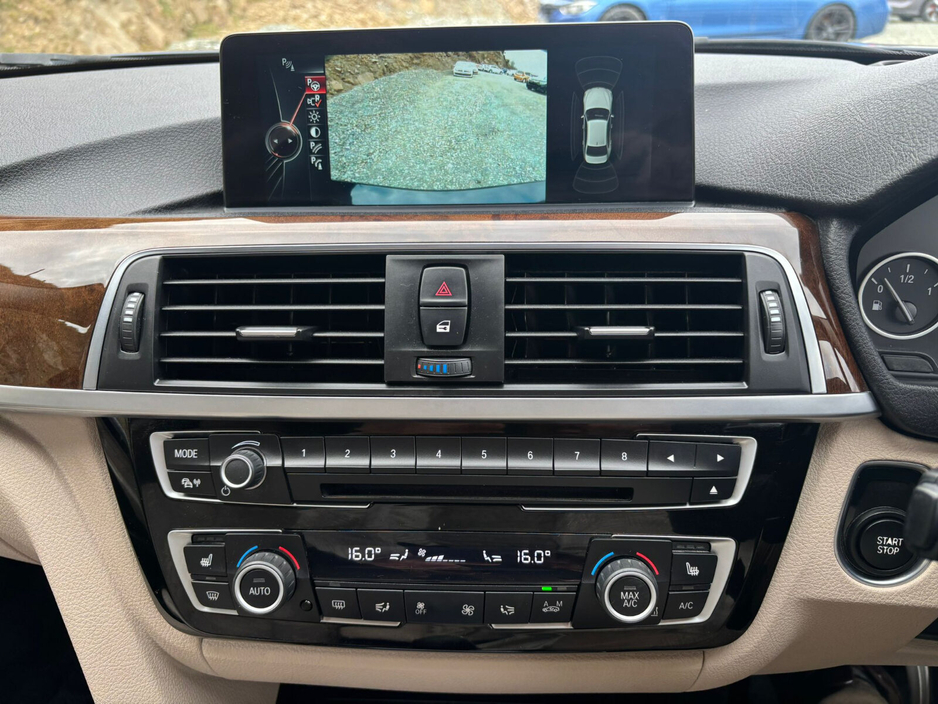 2016 BMW 3 Series - image 13