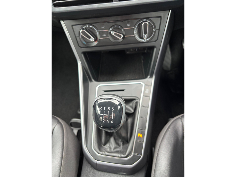 2023 Volkswagen Taigo - image 27