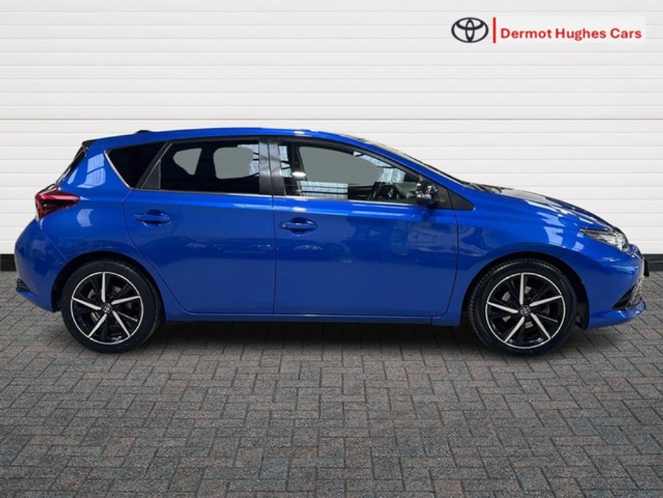 2018 Toyota Auris - image 3