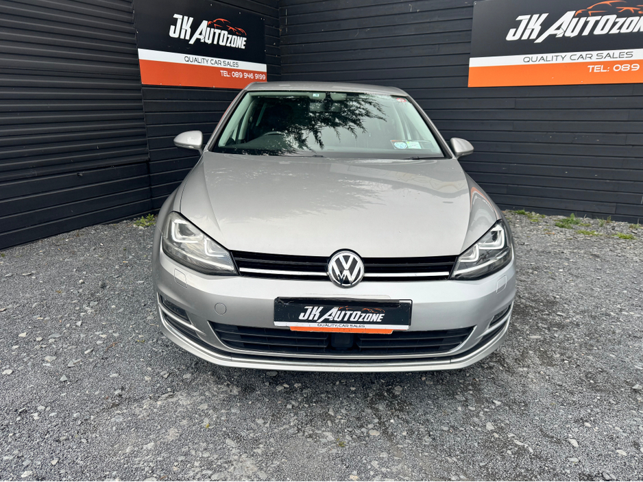2015 Volkswagen Golf - image 2