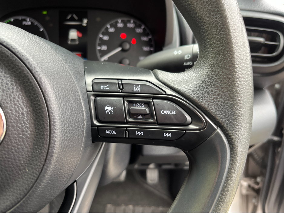 2021 Toyota Yaris - image 22