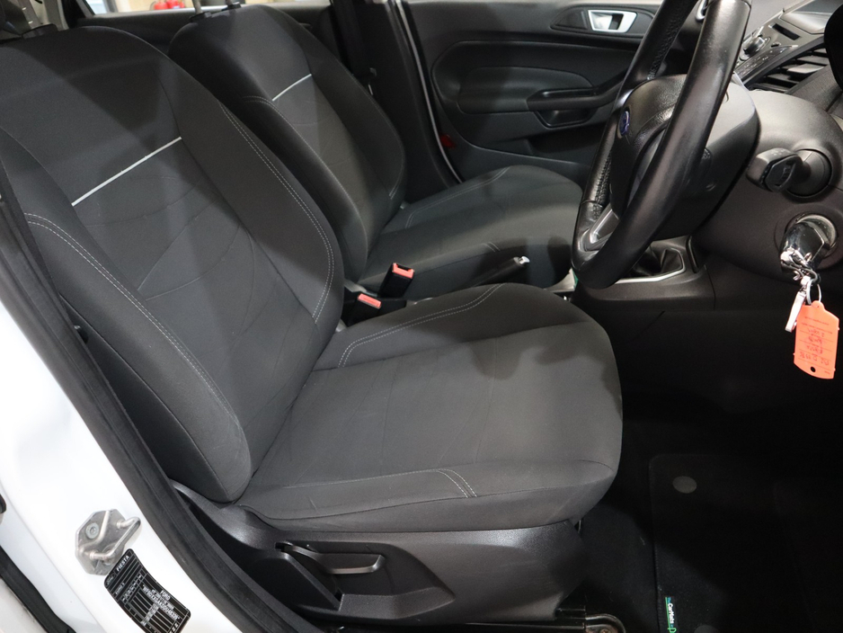 2013 Ford Fiesta *42* ZETEC 1.0 65PS M5 4DR MCA €7,990