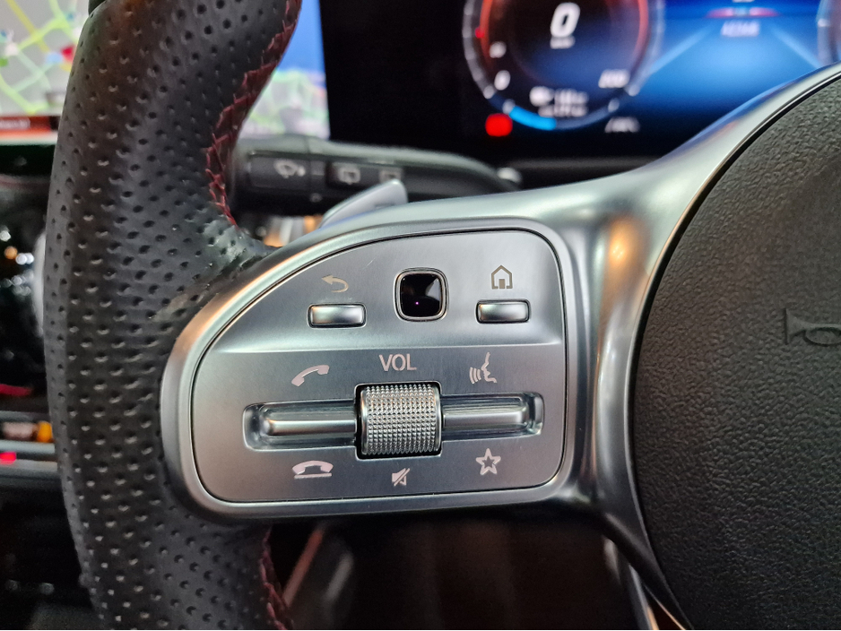 2023 Mercedes-Benz EQB 300 AMG LINE PREMIUM (PAN ROOF / 7 SEATER) 4MATIC AUTOMATIC **ONE OWNER / APPLE CARPLAY / BLIND SPOT ASSIST / ELECTRIC SUNROOF / ELECTRIC BOOTLID / REVERSE CAMERA / WIRELESS PHONE CHARGING** €39,900