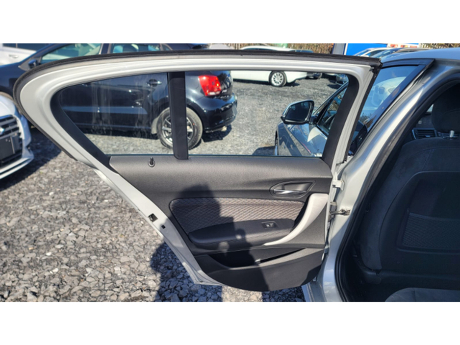 2016 BMW 1 Series - image 9