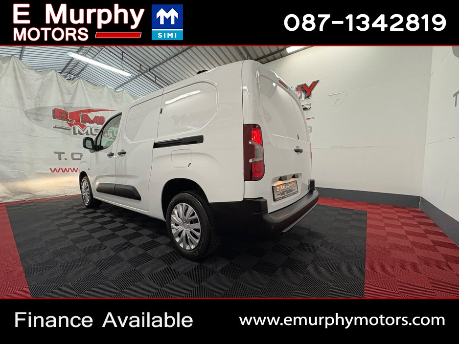 2022 Peugeot Partner - image 4