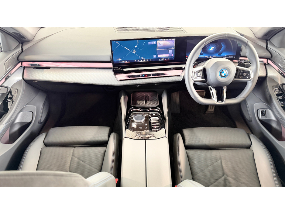 2025 BMW 5 Series - image 15
