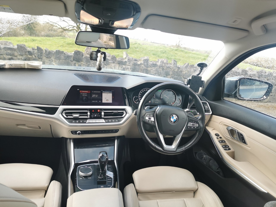 2019 BMW 3 Series - image 12