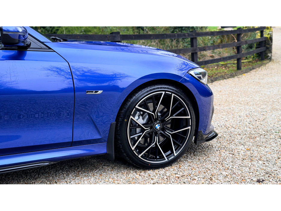 2021 BMW 3 Series - image 3