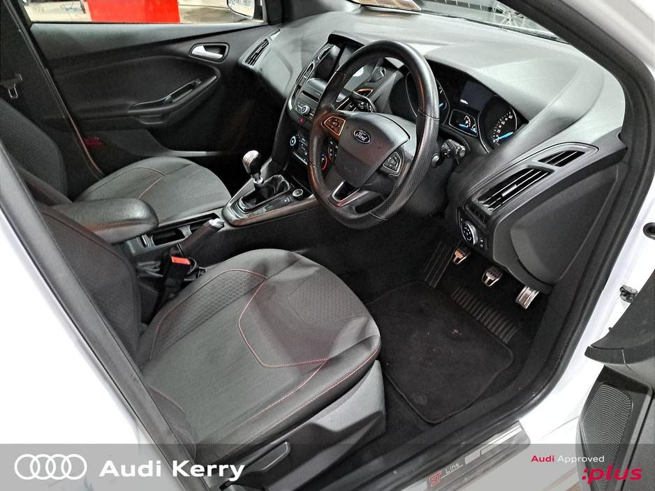 2018 Ford Focus - image 14