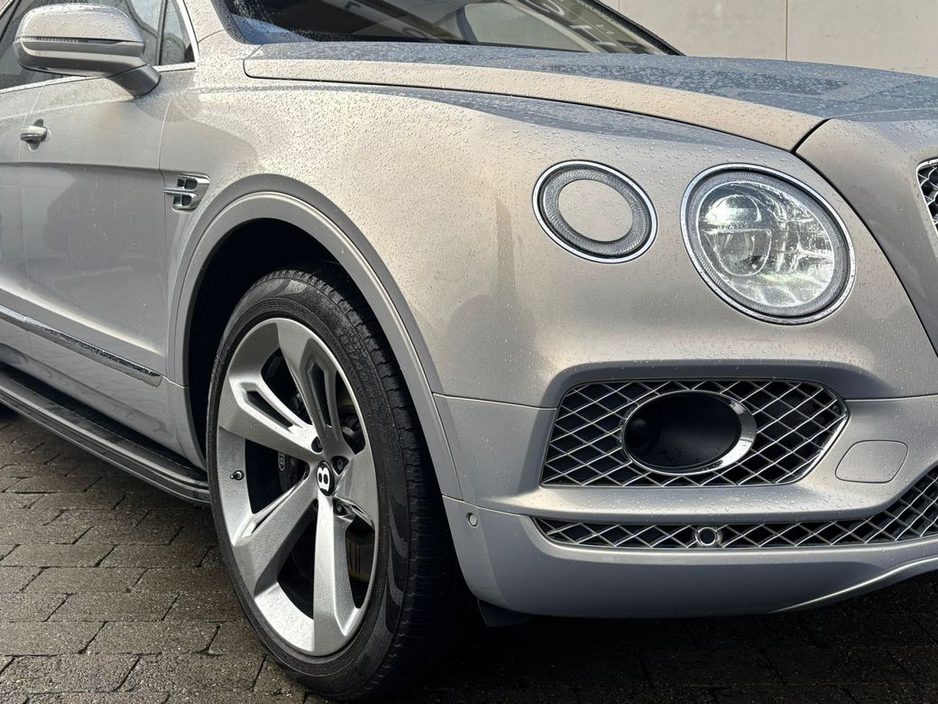 2016 Bentley Bentayga - image 5
