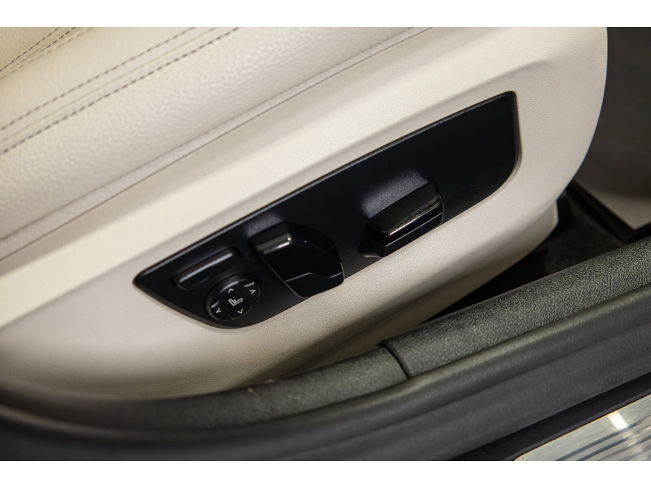 2022 BMW 5 Series - image 14