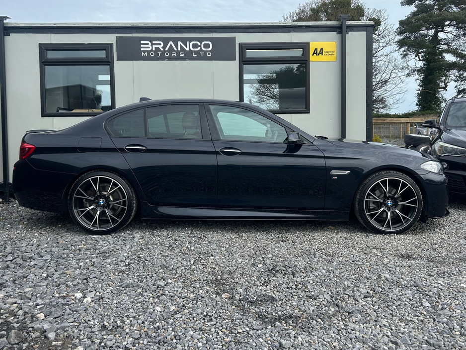 2016 BMW 5 Series - image 4