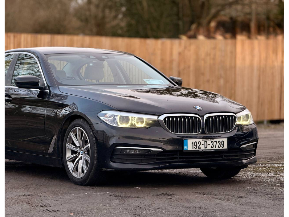 2019 BMW 5 Series - image 2
