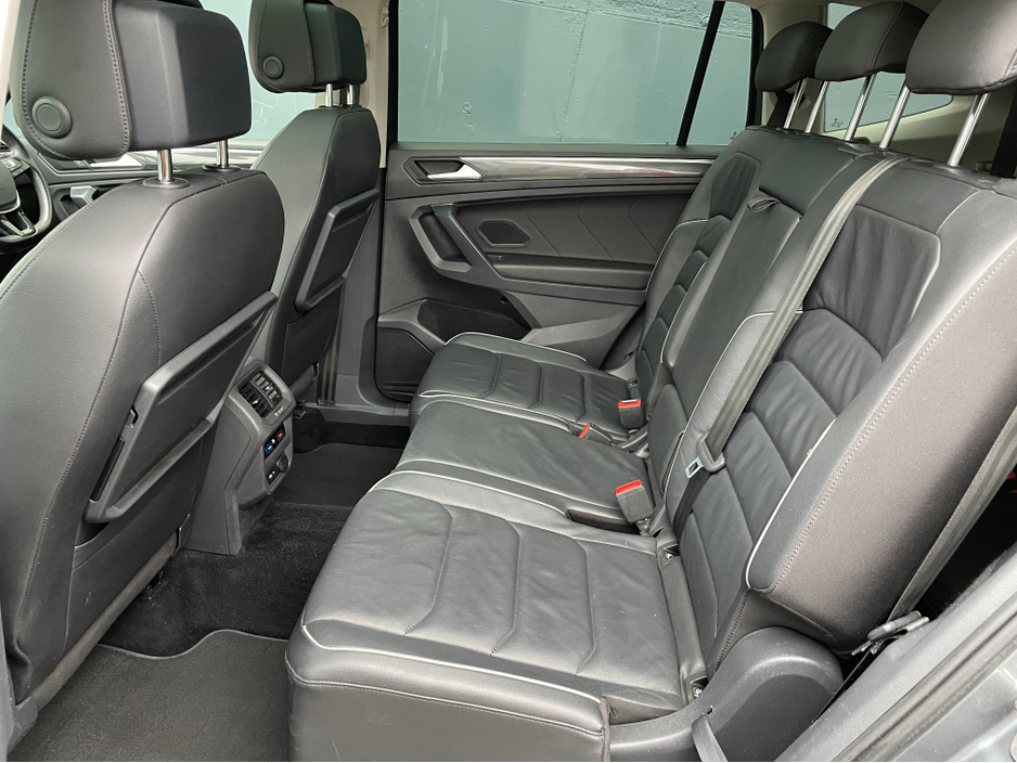 2021 Volkswagen Tiguan - image 9
