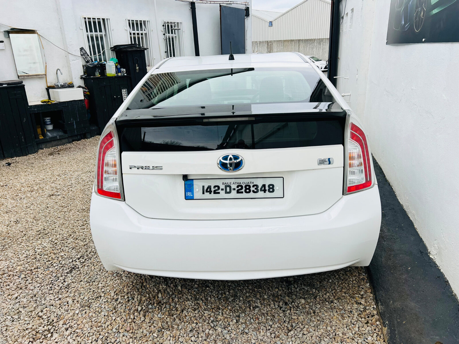 2014 Toyota Prius - image 4