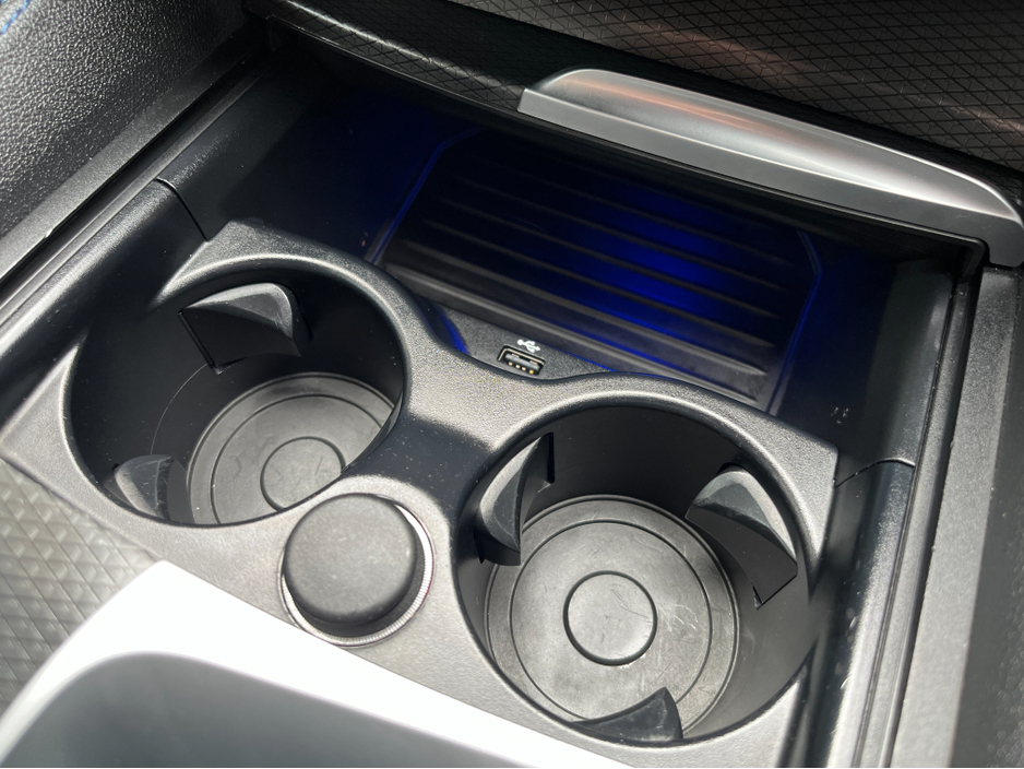 2022 BMW 5 Series - image 17