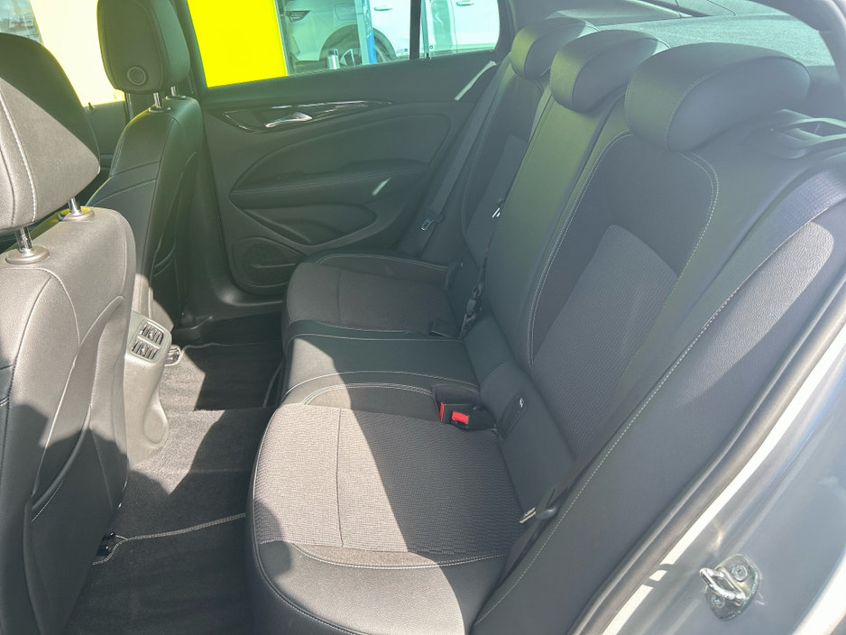 2021 Opel Insignia - image 11