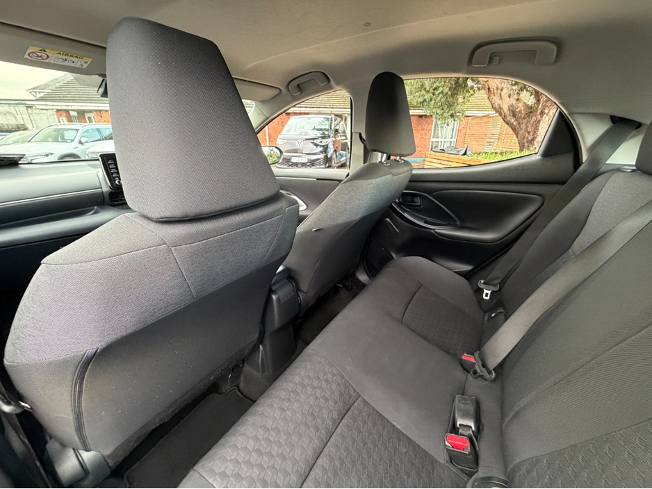 2023 Toyota Yaris 1.5 HYBRID..REAR CAMERA..APPLE CARPLAY €16,900