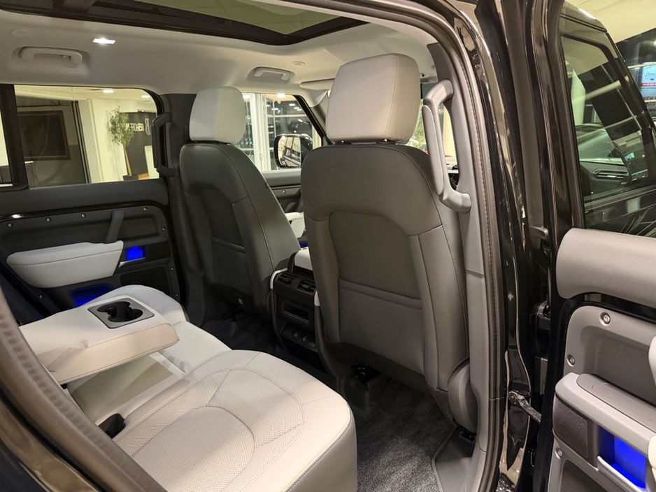 2025 Land Rover Defender X-DYNAMIC SE=HUGE SPEC//LIGHT INTERIOR//AS NEW=2 YEAR WARRANTY=TAILORED FINANCE PACKAGES AVAILABLE=TRADE IN'S WELCOME €104,995