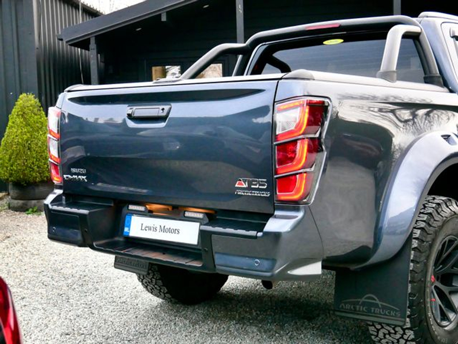 2025 Isuzu D-MAX - image 13