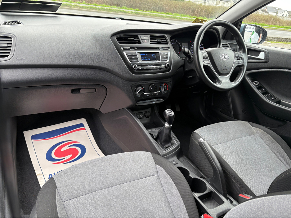 2016 Hyundai i20 - image 8