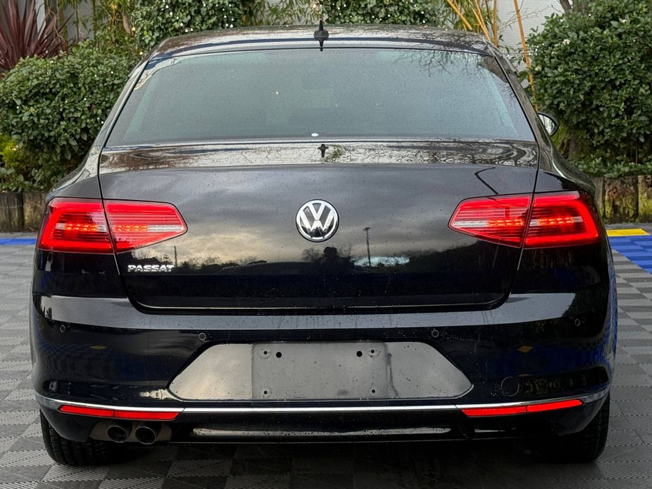 2018 Volkswagen Passat HIGHLINE R-LINE PACK 2.0 TDI // 360 PARKING CAMERAS // LEATHER HEATED & COOLED SEATS // BRAND NEW 19" R-LINE ALLOYS €22,950