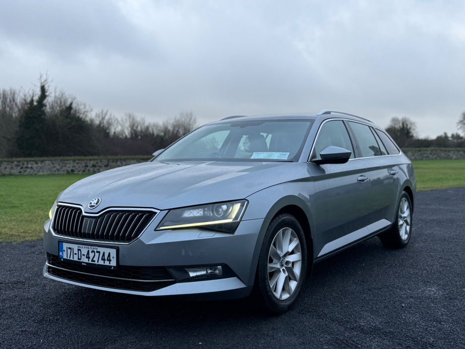 2017 Skoda Superb - image 4