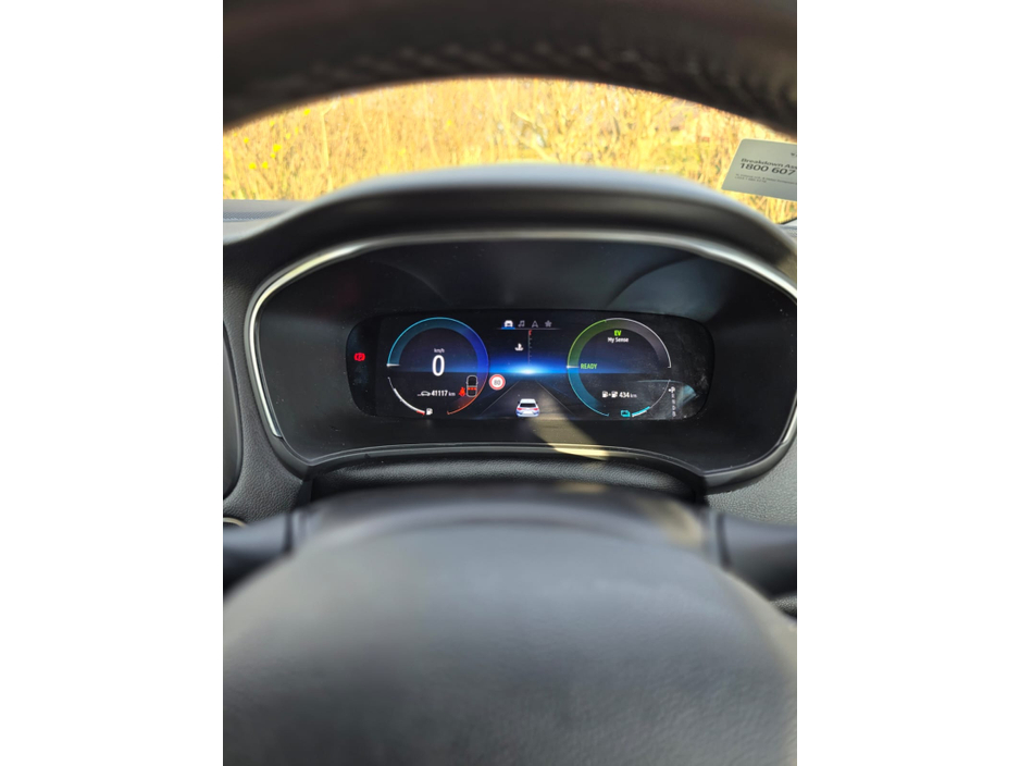 2021 Renault Megane - image 21