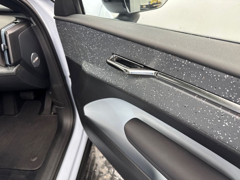 2024 Volvo EX30 - image 11