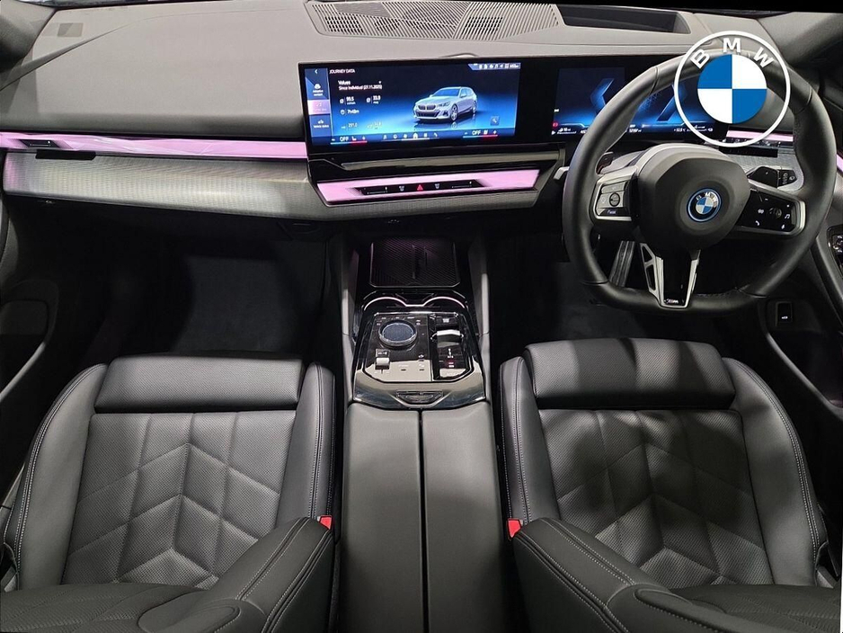 2025 BMW 5 Series - image 4