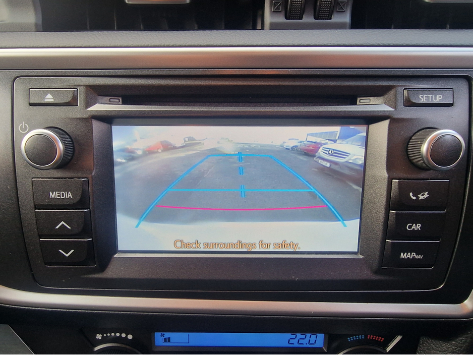 2014 Toyota Auris - image 20