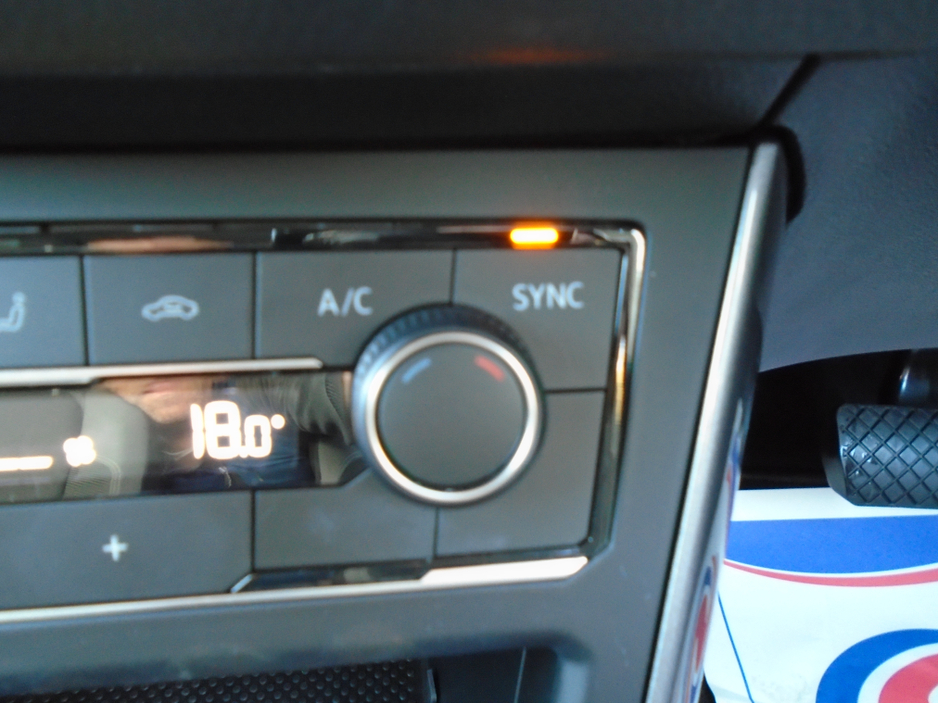 2018 Volkswagen Polo - image 39