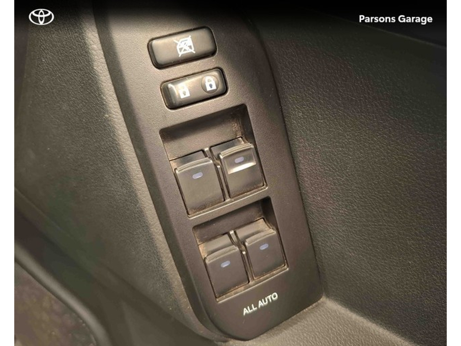 2023 Toyota Landcruiser - image 10