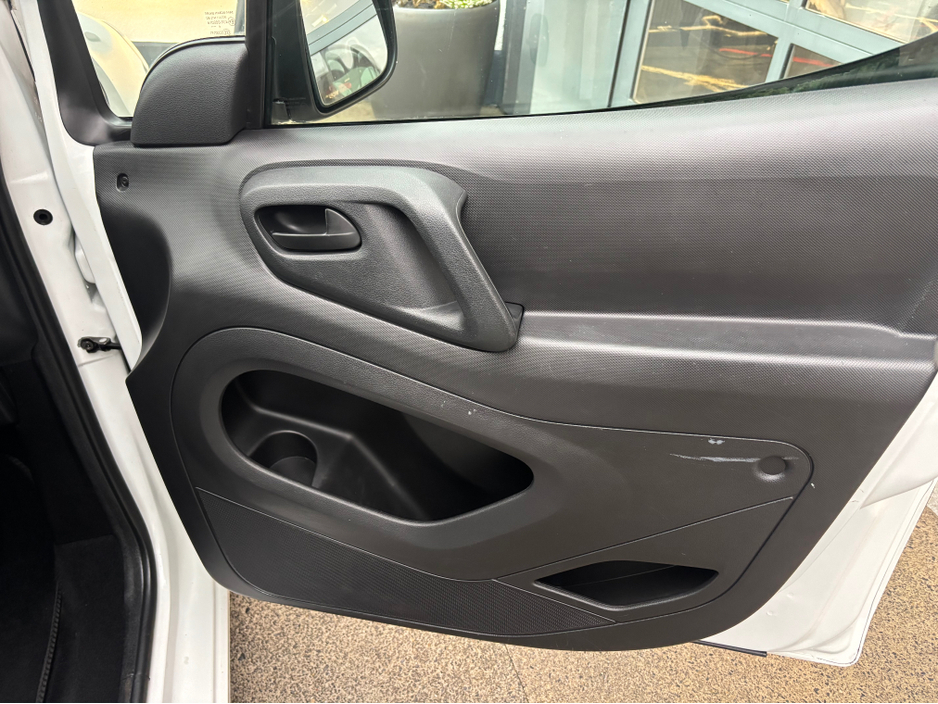 2016 Peugeot Partner - image 13