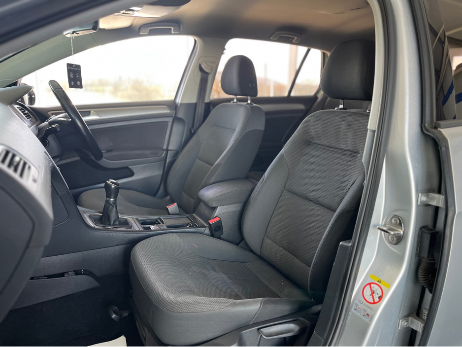 2014 Volkswagen Golf - image 10