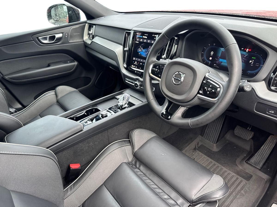 2024 Volvo XC60 - image 6