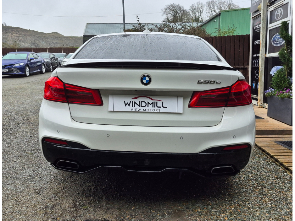 2018 BMW 5 Series - image 8