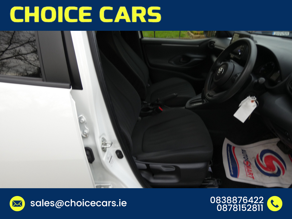 2020 Toyota Yaris - image 6