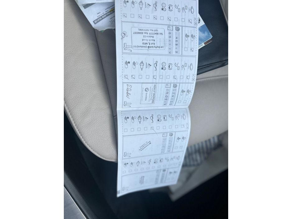 2011 BMW 3 Series - image 21