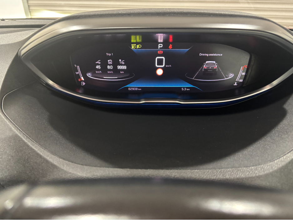 2022 Peugeot 5008 - image 14