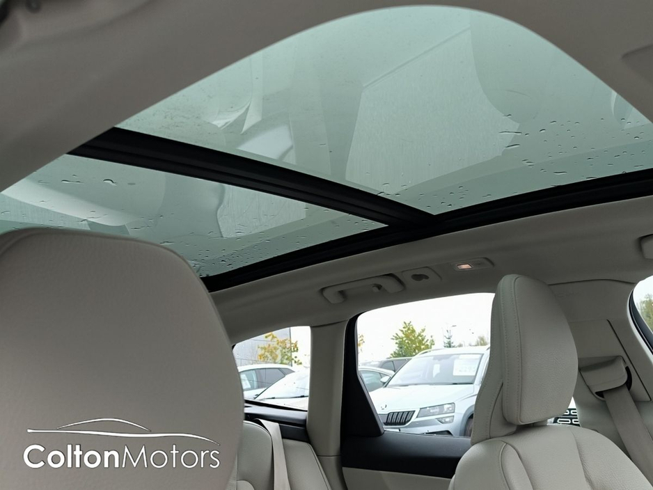 2022 Volvo XC60 - image 31