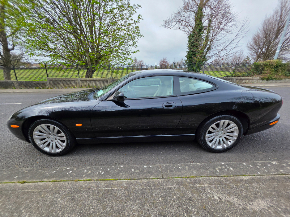 2005 Jaguar X-Type - image 6